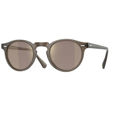 Lade das Bild in den Galerie-Viewer, Sonnenbrille Oliver Peoples, Modell: 0OV5217S Farbe: 14735D
