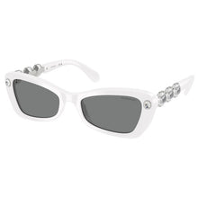 Lade das Bild in den Galerie-Viewer, Sonnenbrille Swarovski Eyewear, Modell: 0SK6033 Farbe: 105087
