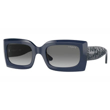 Lade das Bild in den Galerie-Viewer, Sonnenbrille Vogue, Modell: 0VO5526S Farbe: 309373
