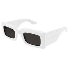 Lade das Bild in den Galerie-Viewer, Sonnenbrille Alexander McQueen, Modell: AM0433S Farbe: 005
