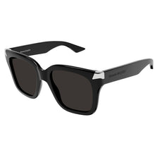 Lade das Bild in den Galerie-Viewer, Sonnenbrille Alexander McQueen, Modell: AM0440S Farbe: 001
