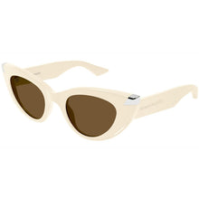 Lade das Bild in den Galerie-Viewer, Sonnenbrille Alexander McQueen, Modell: AM0442S Farbe: 004
